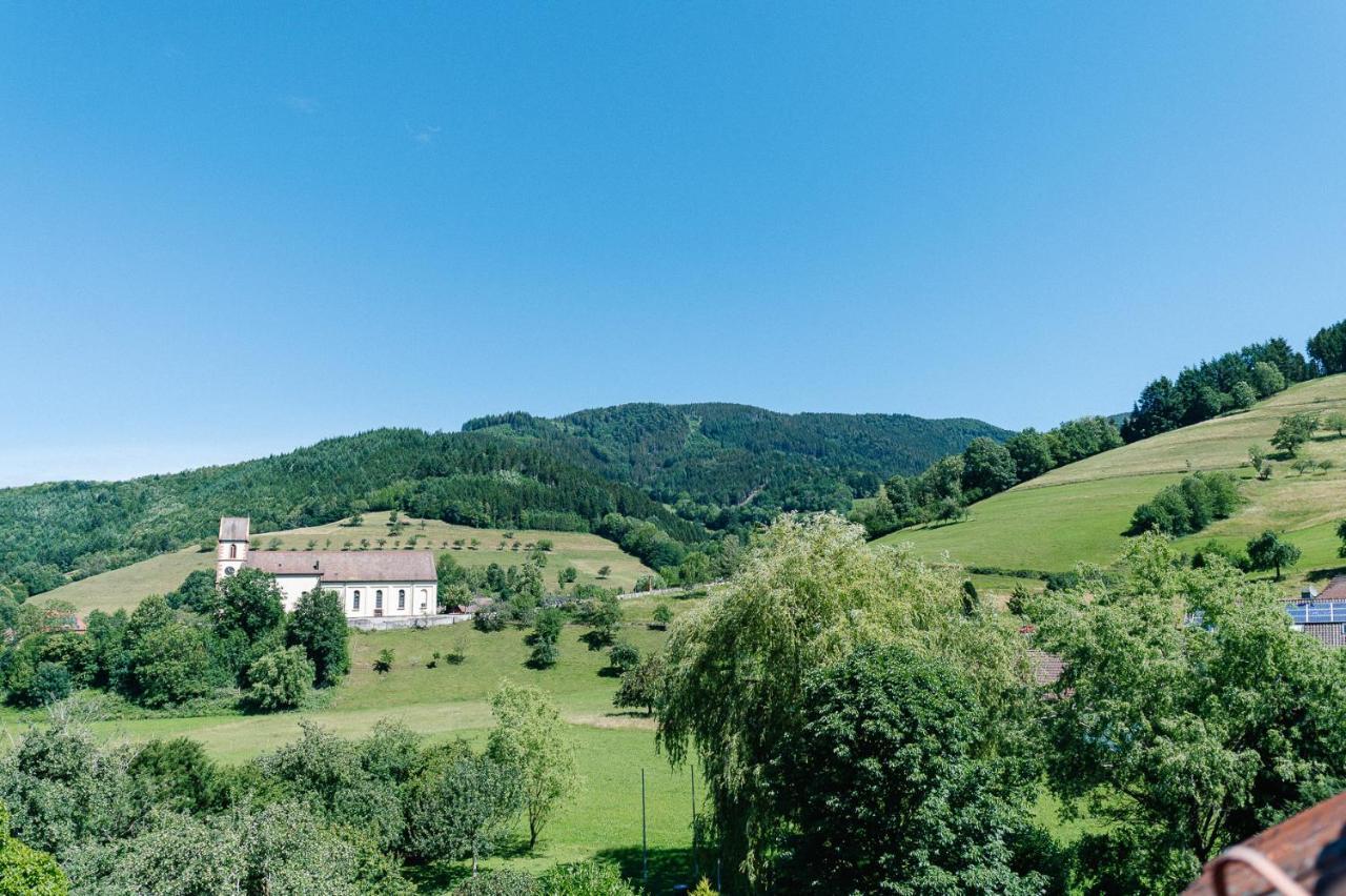 Moderne 2 Zi.-Fewo Blackforest Art Naehe Freiburg Simonswald Bagian luar foto